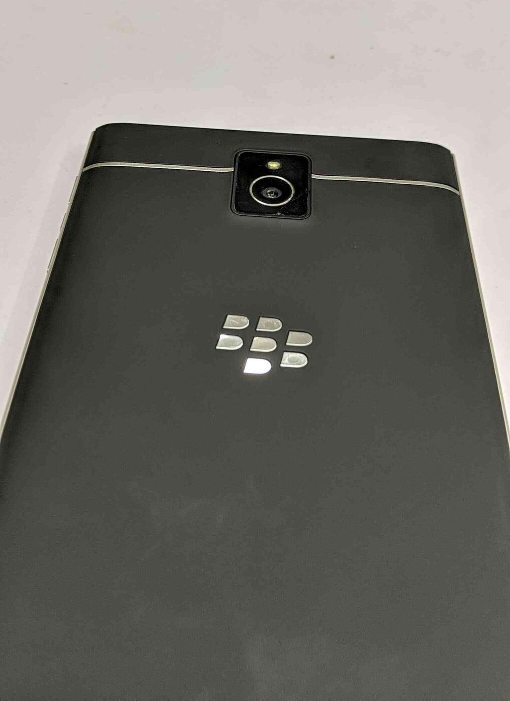 BlackBerry Passport 3/32GB Refurbished - Triveni World