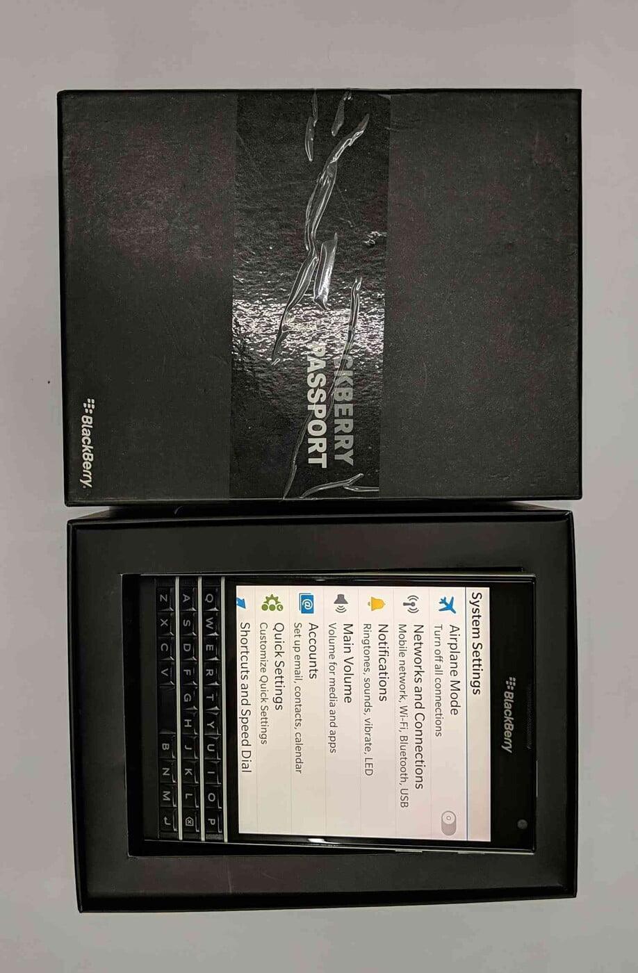 BlackBerry Passport 3/32GB Refurbished - Triveni World