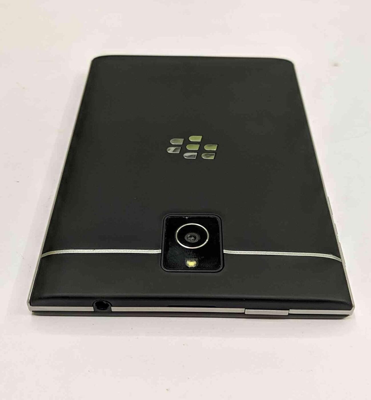 BlackBerry Passport 3/32GB Refurbished - Triveni World