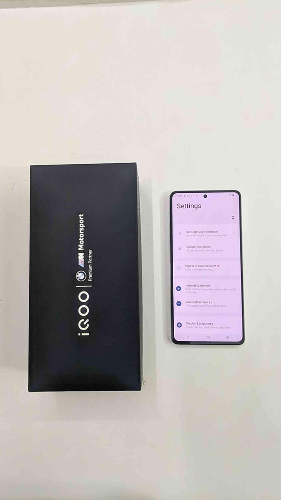 Refurbished Vivo iQOO 11 5G 16/256GB Legend - Triveni World